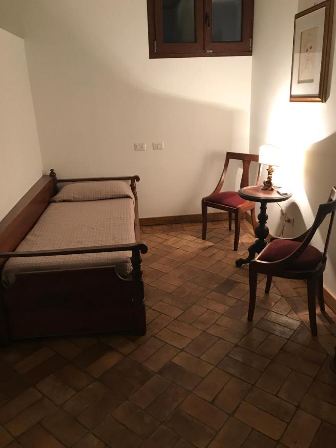 Le Prigioni Del Palazzo B&B Сора Номер фото