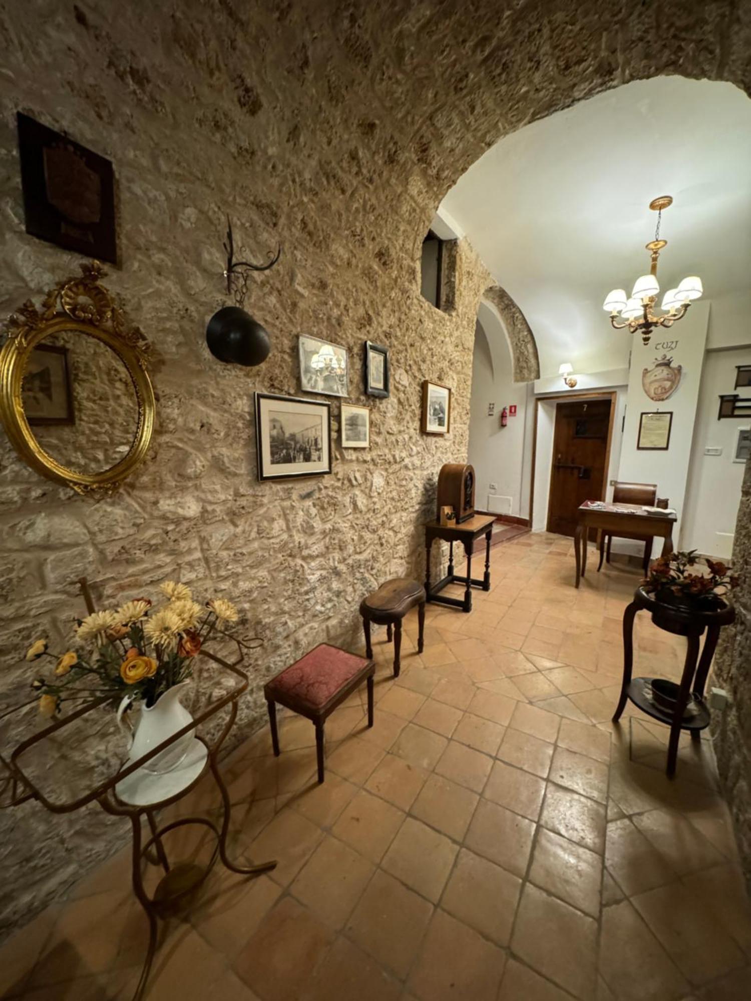 Le Prigioni Del Palazzo B&B Сора Экстерьер фото