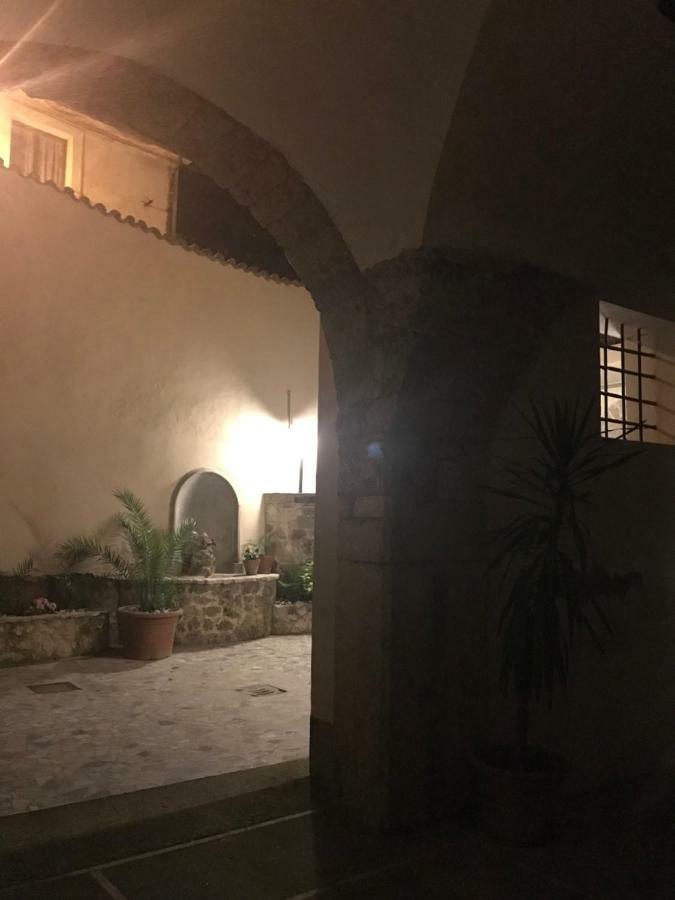 Le Prigioni Del Palazzo B&B Сора Экстерьер фото
