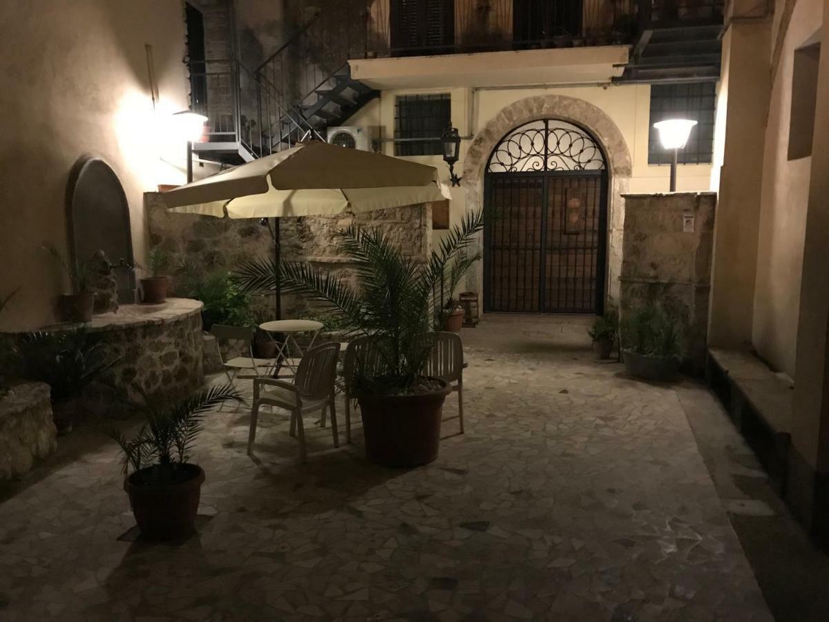 Le Prigioni Del Palazzo B&B Сора Экстерьер фото