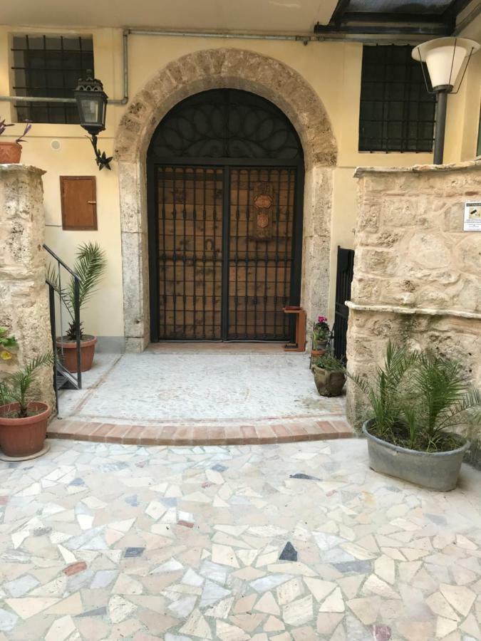 Le Prigioni Del Palazzo B&B Сора Экстерьер фото
