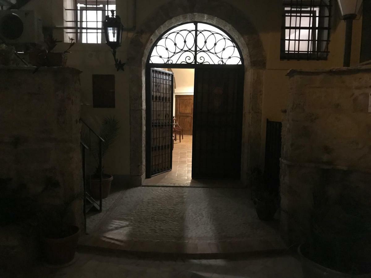 Le Prigioni Del Palazzo B&B Сора Экстерьер фото