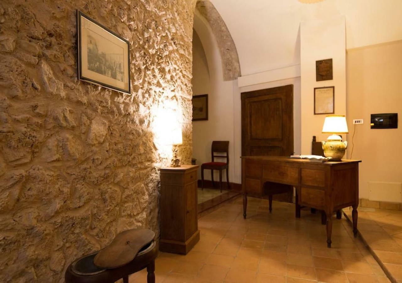 Le Prigioni Del Palazzo B&B Сора Экстерьер фото