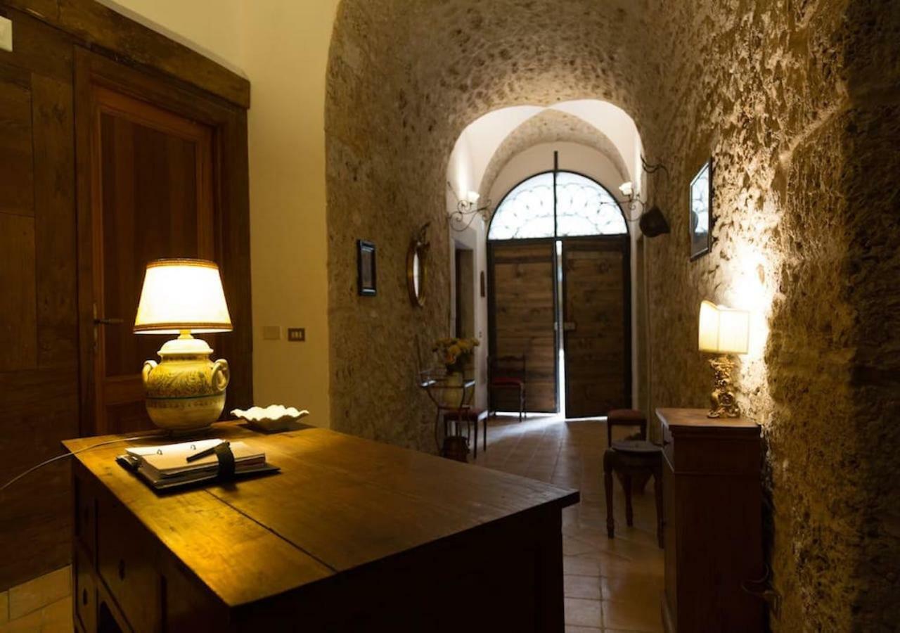 Le Prigioni Del Palazzo B&B Сора Экстерьер фото