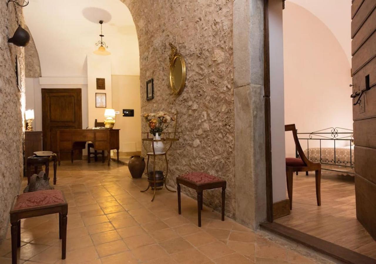 Le Prigioni Del Palazzo B&B Сора Экстерьер фото
